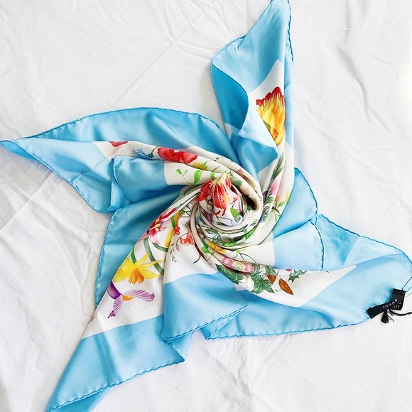Gucci Accessories - NWT Authentic Gucci Grace Floral Silk Twill Scarf